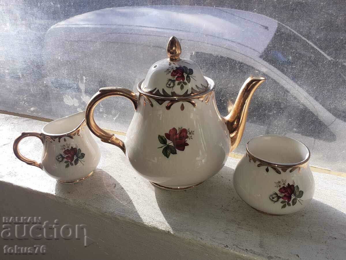 Delivery of English porcelain tea set with thick gilt