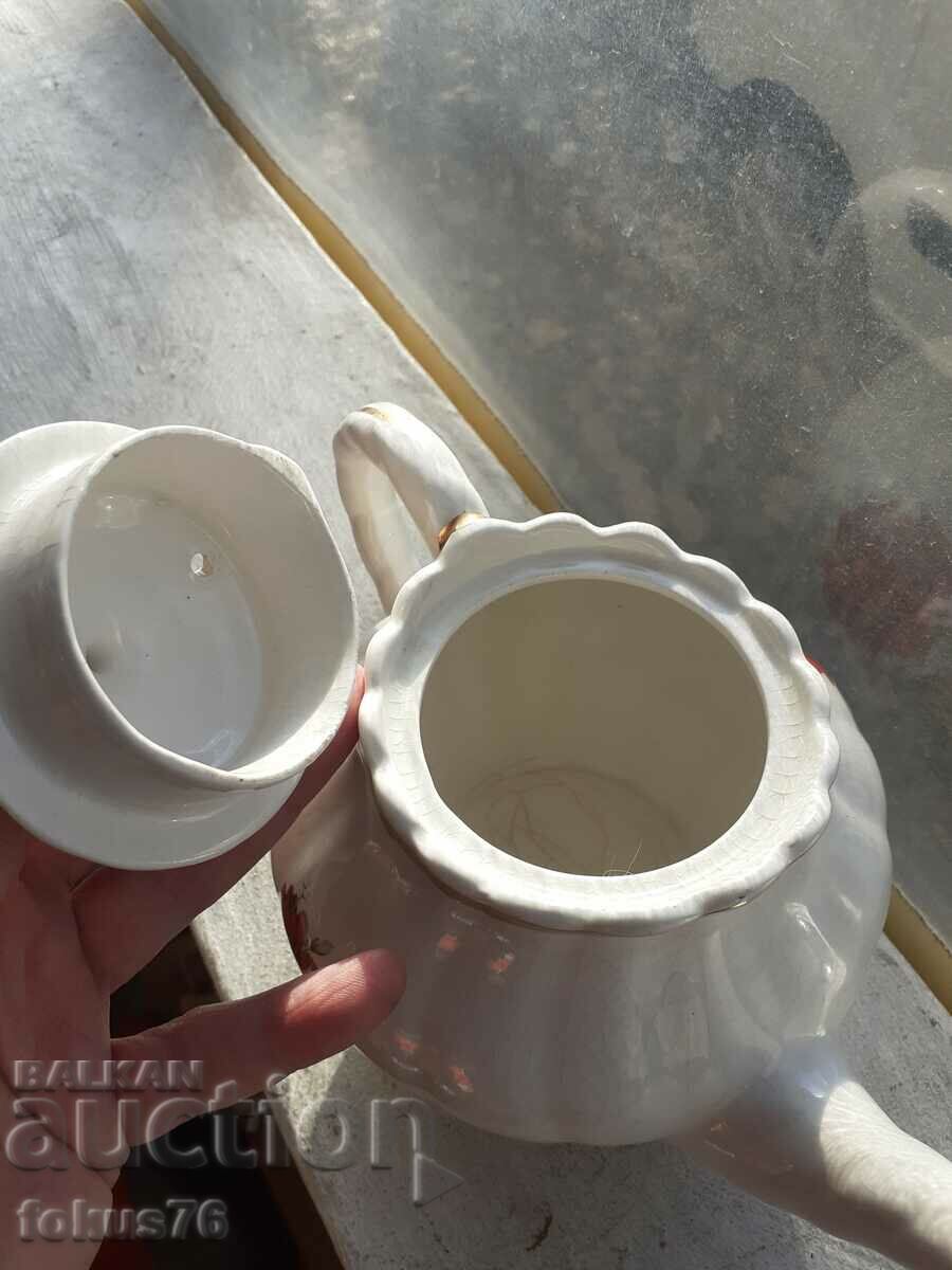 Delivery of English porcelain teapot gilt rose marking Delivery of English porcelain teapot gilt rose marking