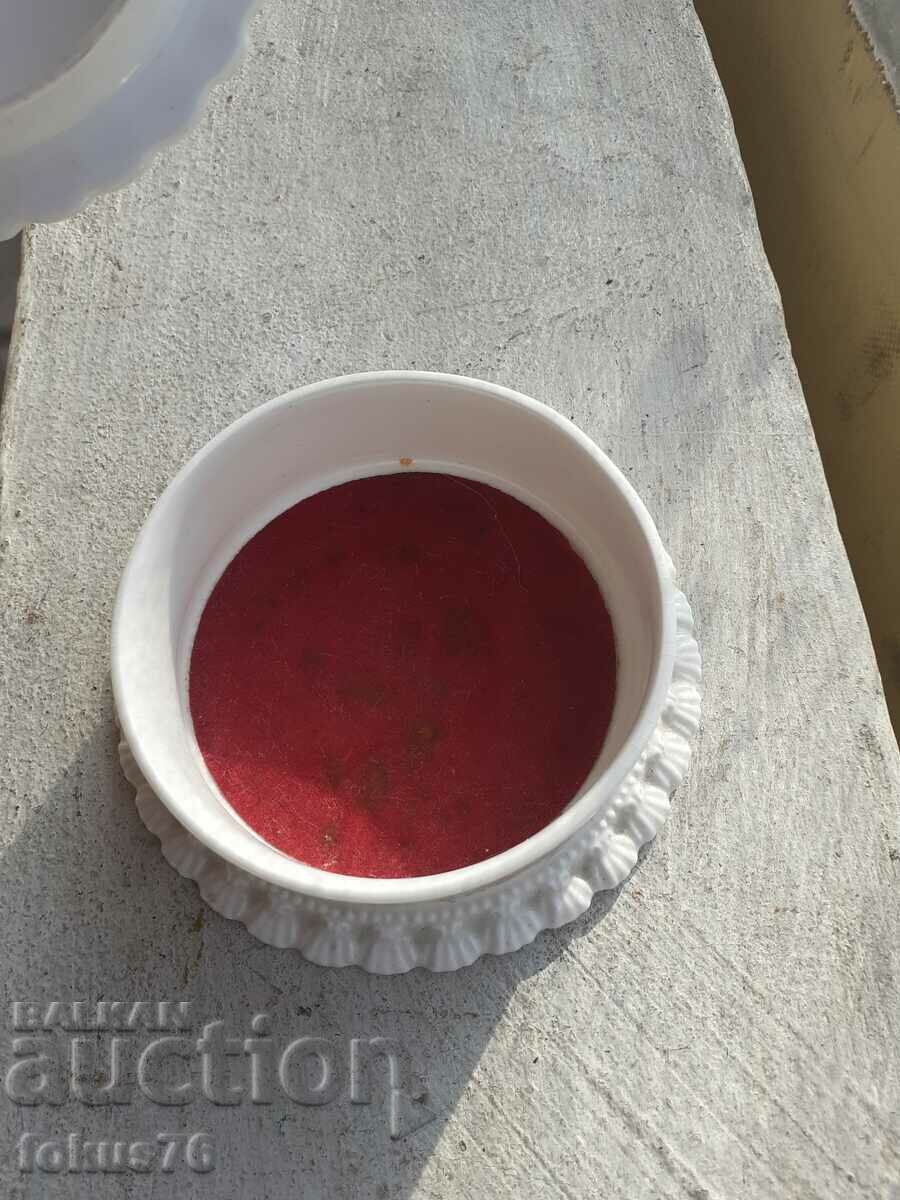 Delivery of English porcelain jeweler flowers marking Delivery of English porcelain jeweler flowers marking