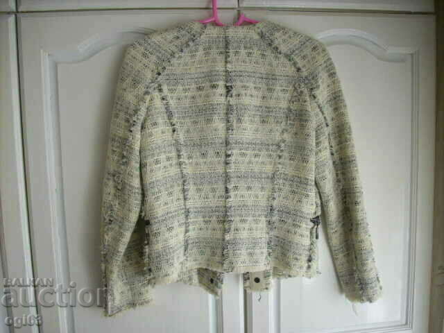 Jacheta de dama 2 cu preț 10.00 BGN | € 5.11