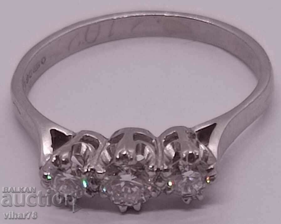 Livrarea Inel de platină cu diamante cu livrare personală