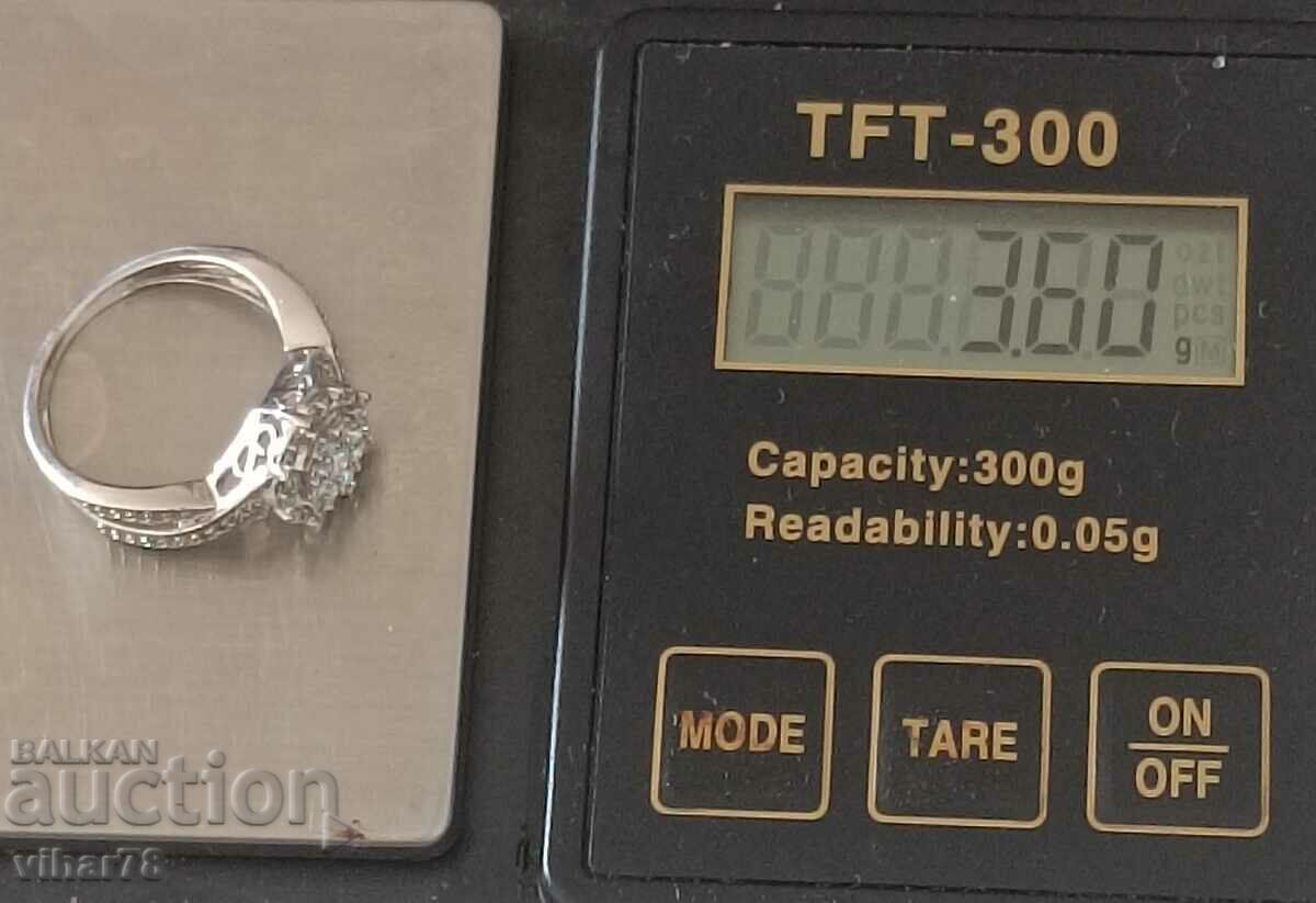 9K WHITE GOLD DIAMOND RING - 6 9K WHITE GOLD DIAMOND RING - 6