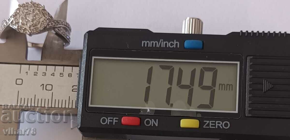 9K WHITE GOLD DIAMOND RING - 7 9K WHITE GOLD DIAMOND RING - 7