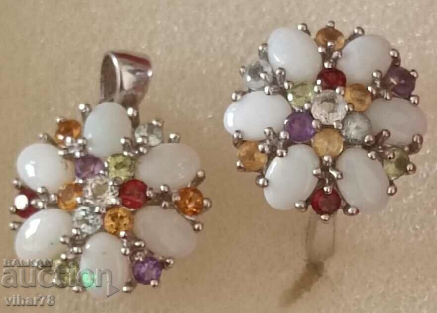 Auction  Beautiful silver opal ring and pendant set