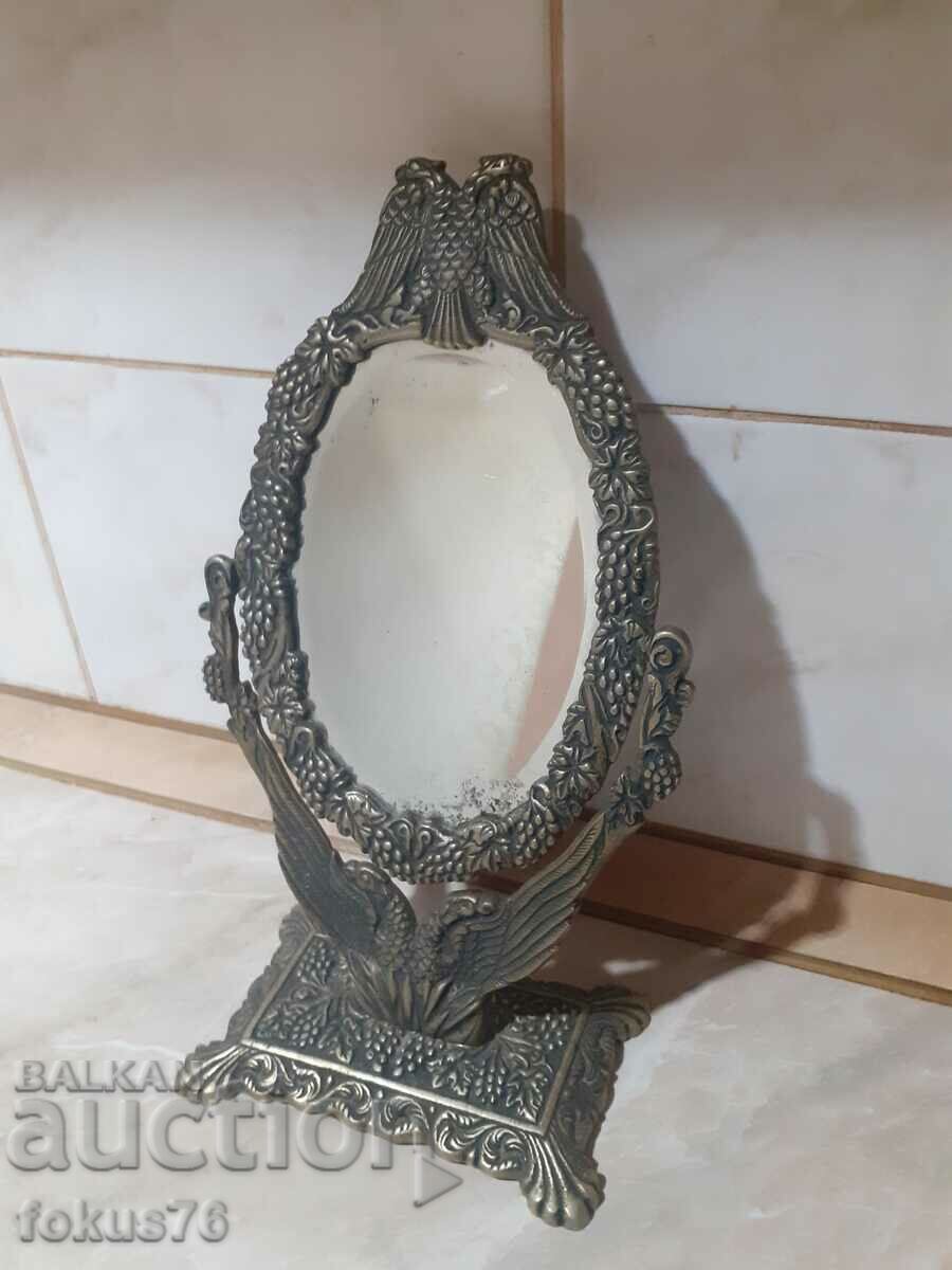 Oglindă de masă veche din bronz cu vultur cu două capete