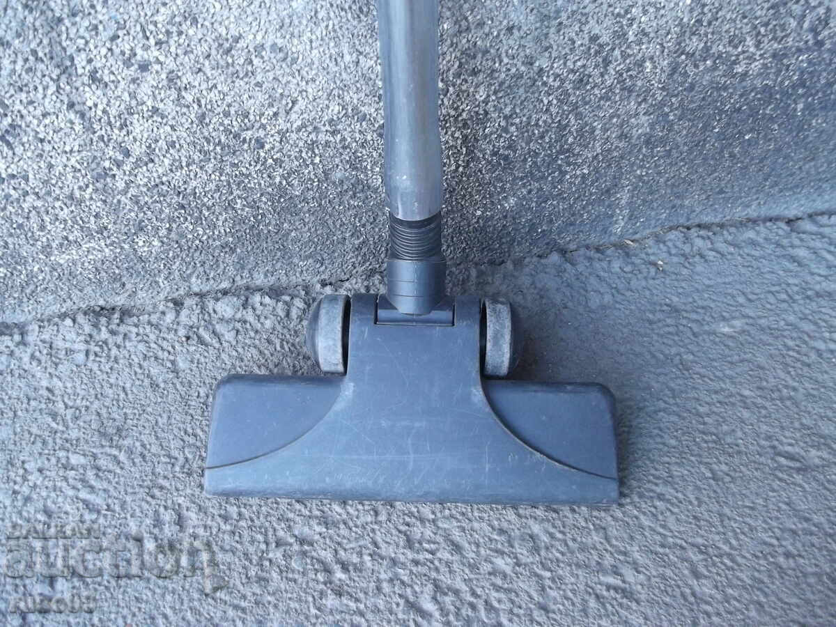 Furtun, perie și tub pentru un set de aspirator - 1 cu preț 20.00 BGN | € 10.23 Furtun, perie și tub pentru un set de aspirator - 1 cu preț 20.00 BGN | € 10.23