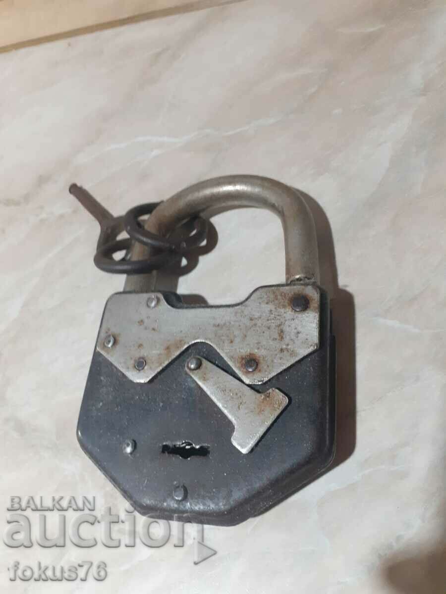 Huge old padlock suitcase padlock - no key