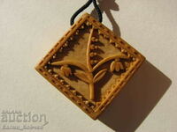 „Lacrima lui Lily” - bijuterie, miniatură din lemn de cimii