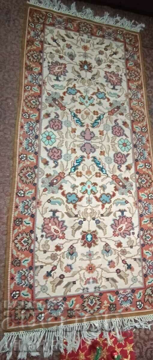 Стар килим