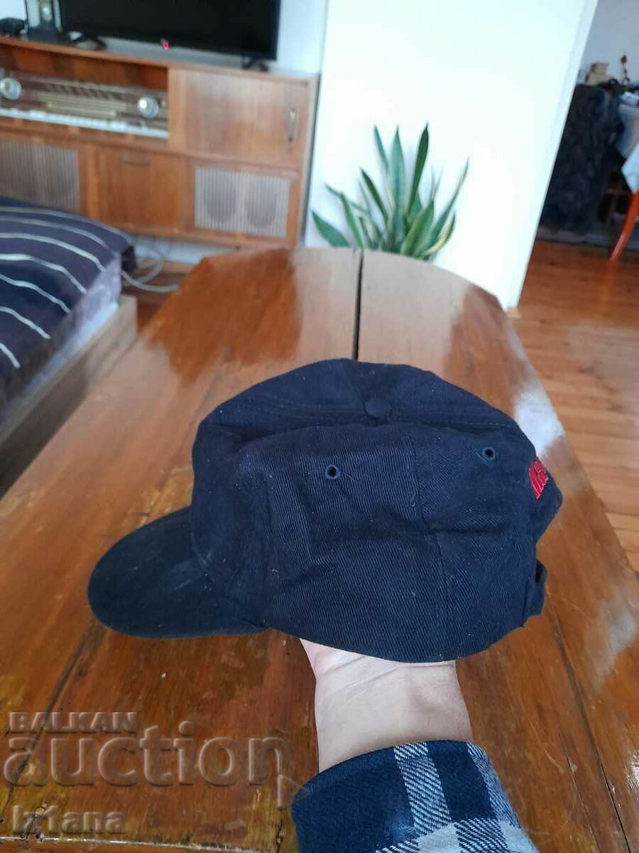 Delivery of An old Marlboro hat Delivery of An old Marlboro hat