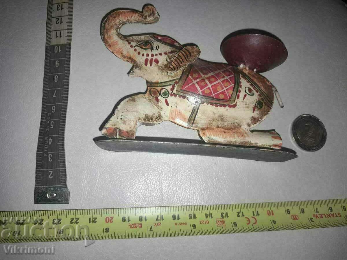 Фигура,играчка,арт Деко,свещник,слон ламарина,рисуван с цена € 38.35 | 75.01 лв.