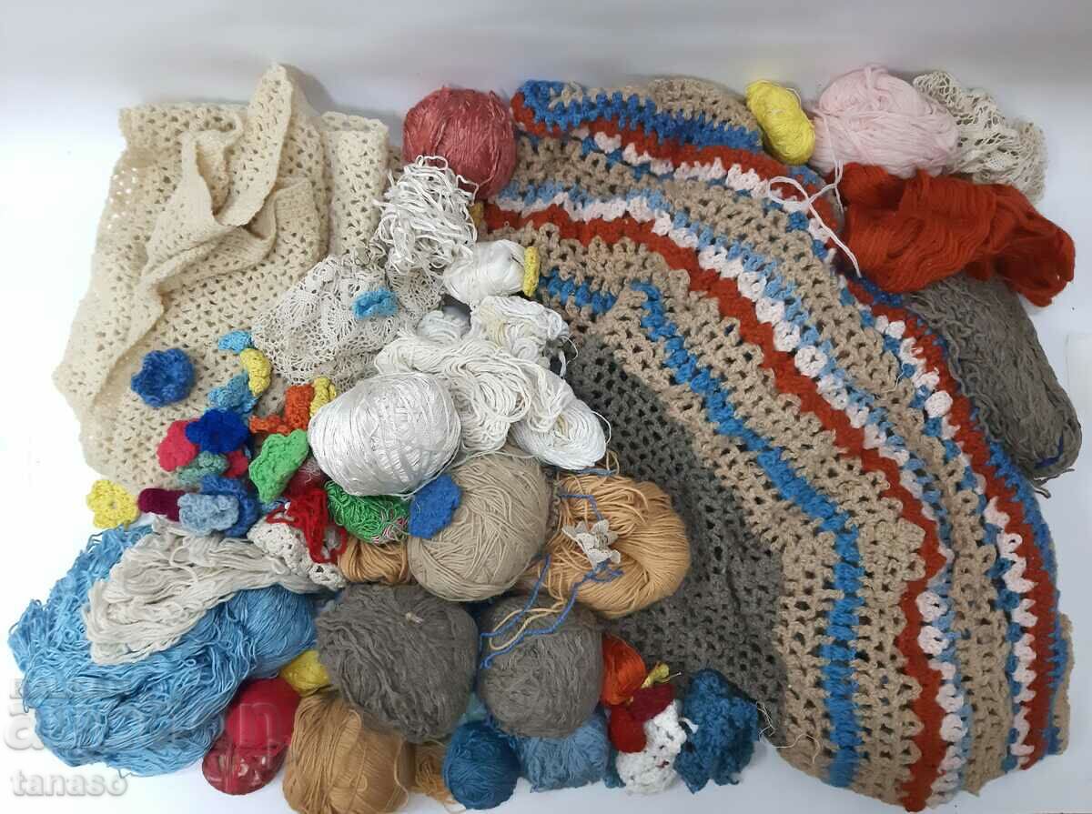 Lot Threads, yarns and unfinished crochets (16.5)