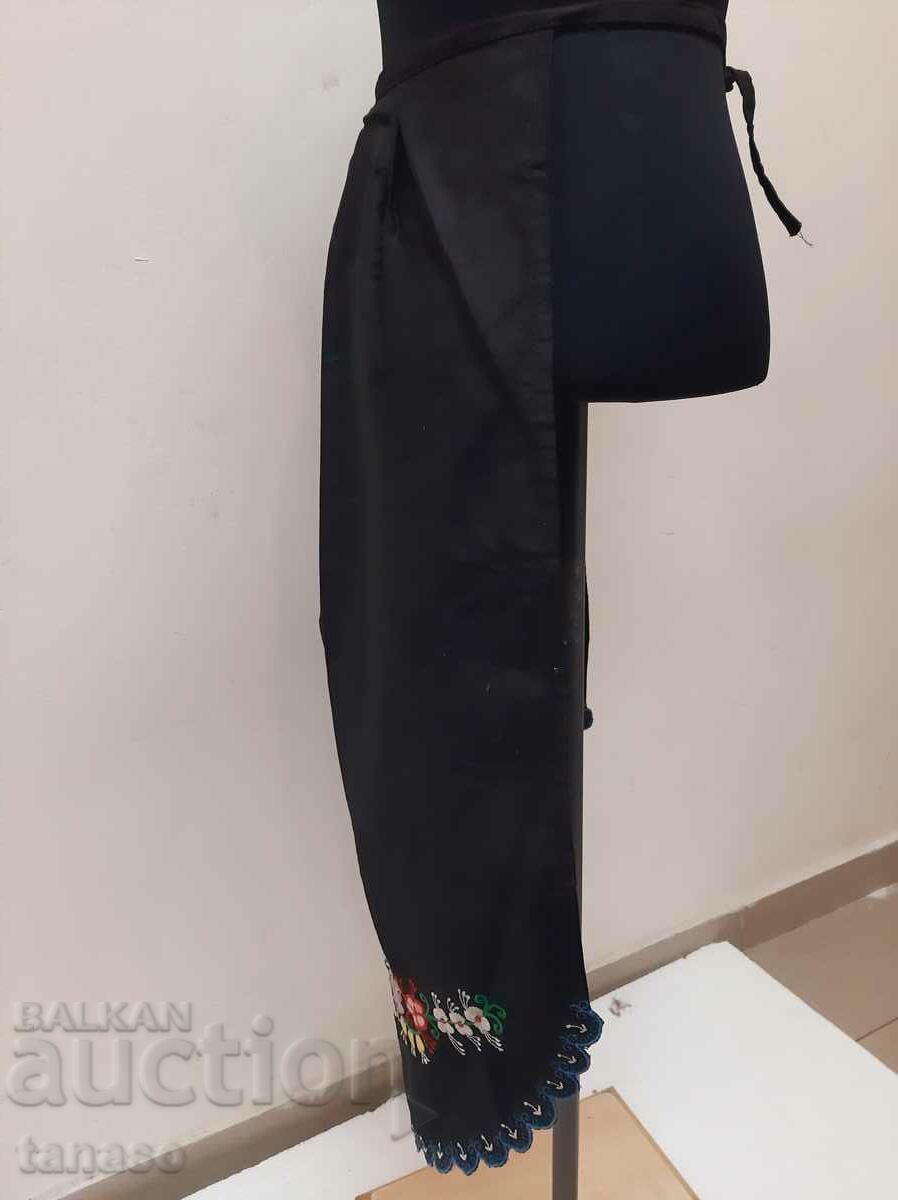 Δημοπρασία Παλιά κεντημένη μαύρη ποδιά (16.3) Δημοπρασία Παλιά κεντημένη μαύρη ποδιά (16.3)