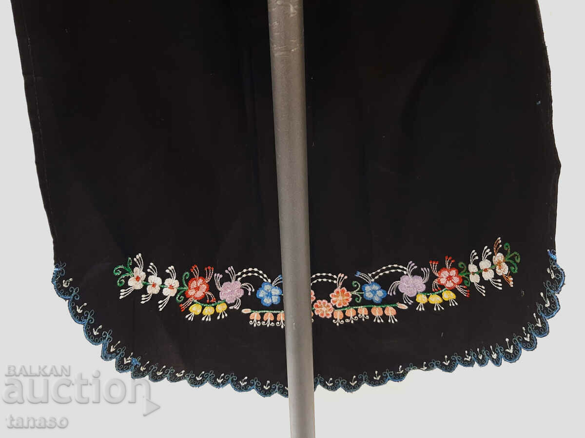 Παράδοση Παλιά κεντημένη μαύρη ποδιά (16.3) Παράδοση Παλιά κεντημένη μαύρη ποδιά (16.3)