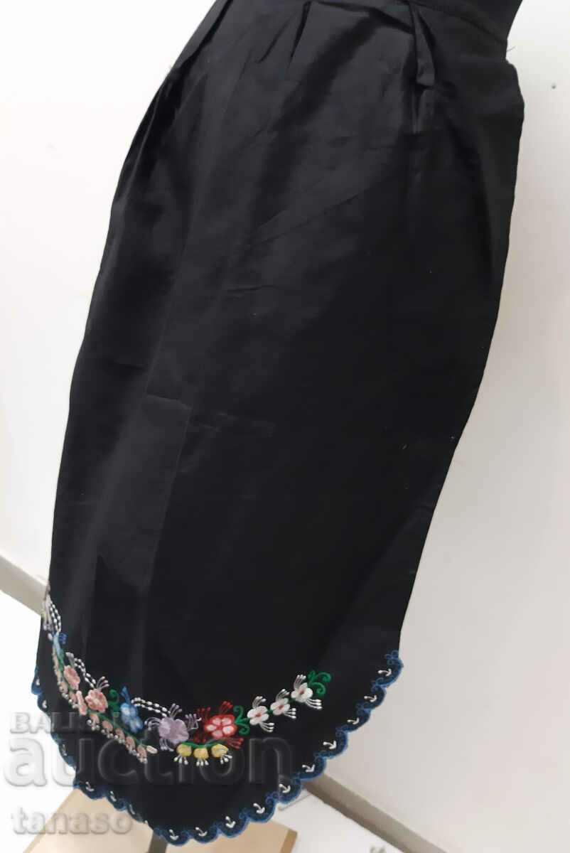 Παλιά κεντημένη μαύρη ποδιά (16.3) - 5 Παλιά κεντημένη μαύρη ποδιά (16.3) - 5