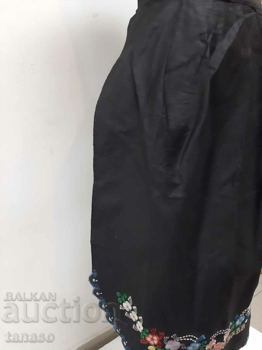 Παλιά κεντημένη μαύρη ποδιά (16.3) - 6 Παλιά κεντημένη μαύρη ποδιά (16.3) - 6