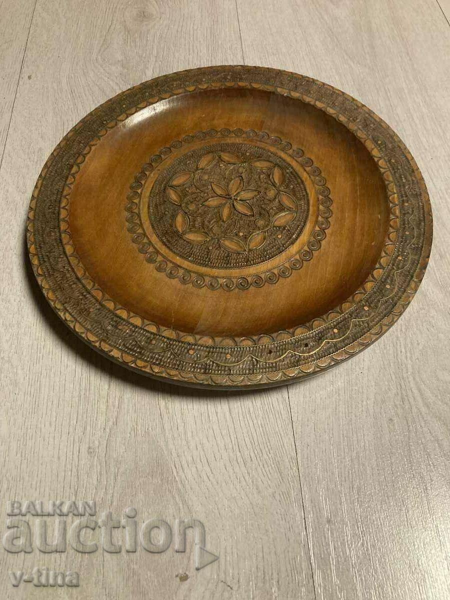 Wooden plate carving