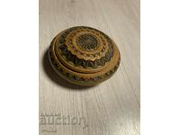 Wooden plate bowl with wood carving lid