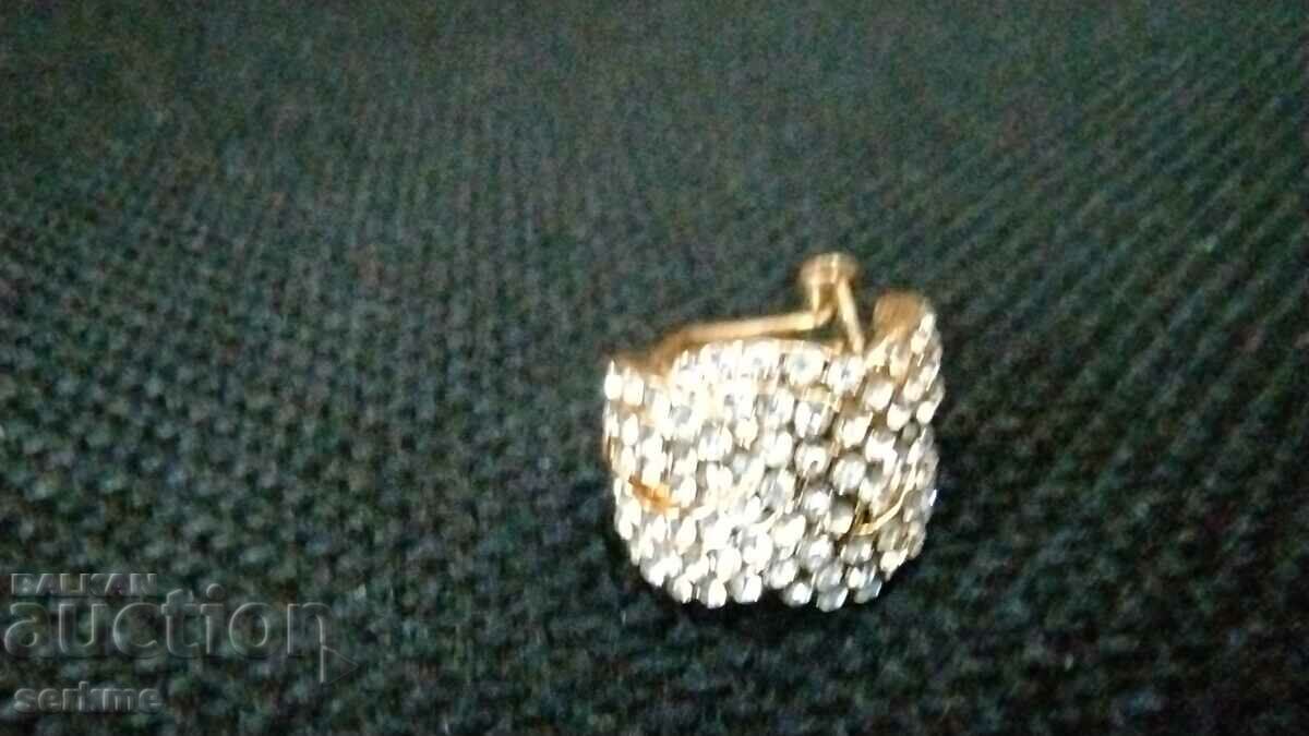 Delivery of Earrings Delivery of Earrings