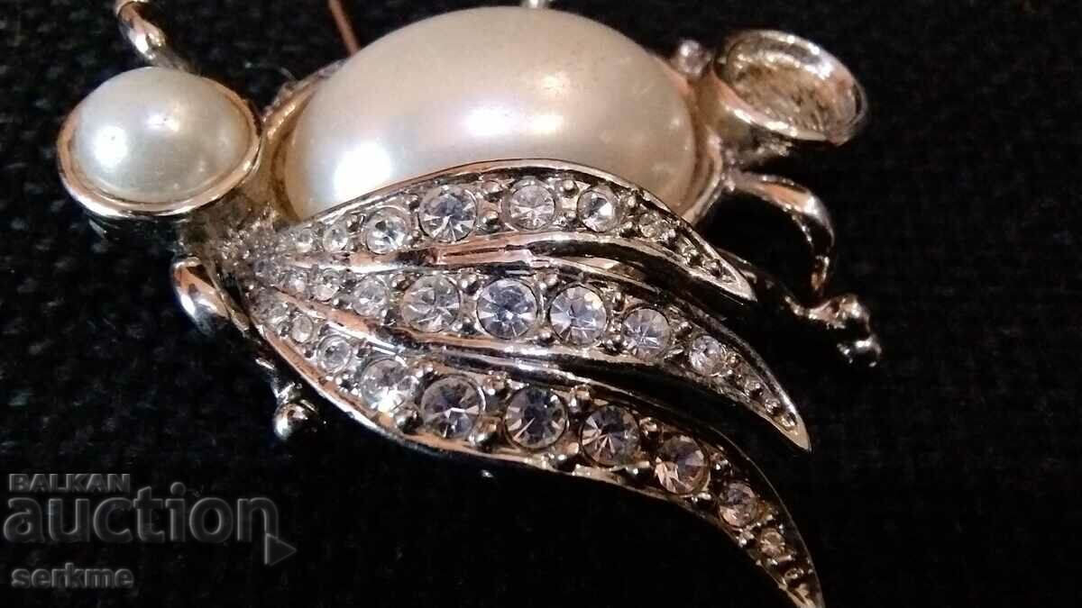 A brooch with price 8.00 BGN | € 4.09