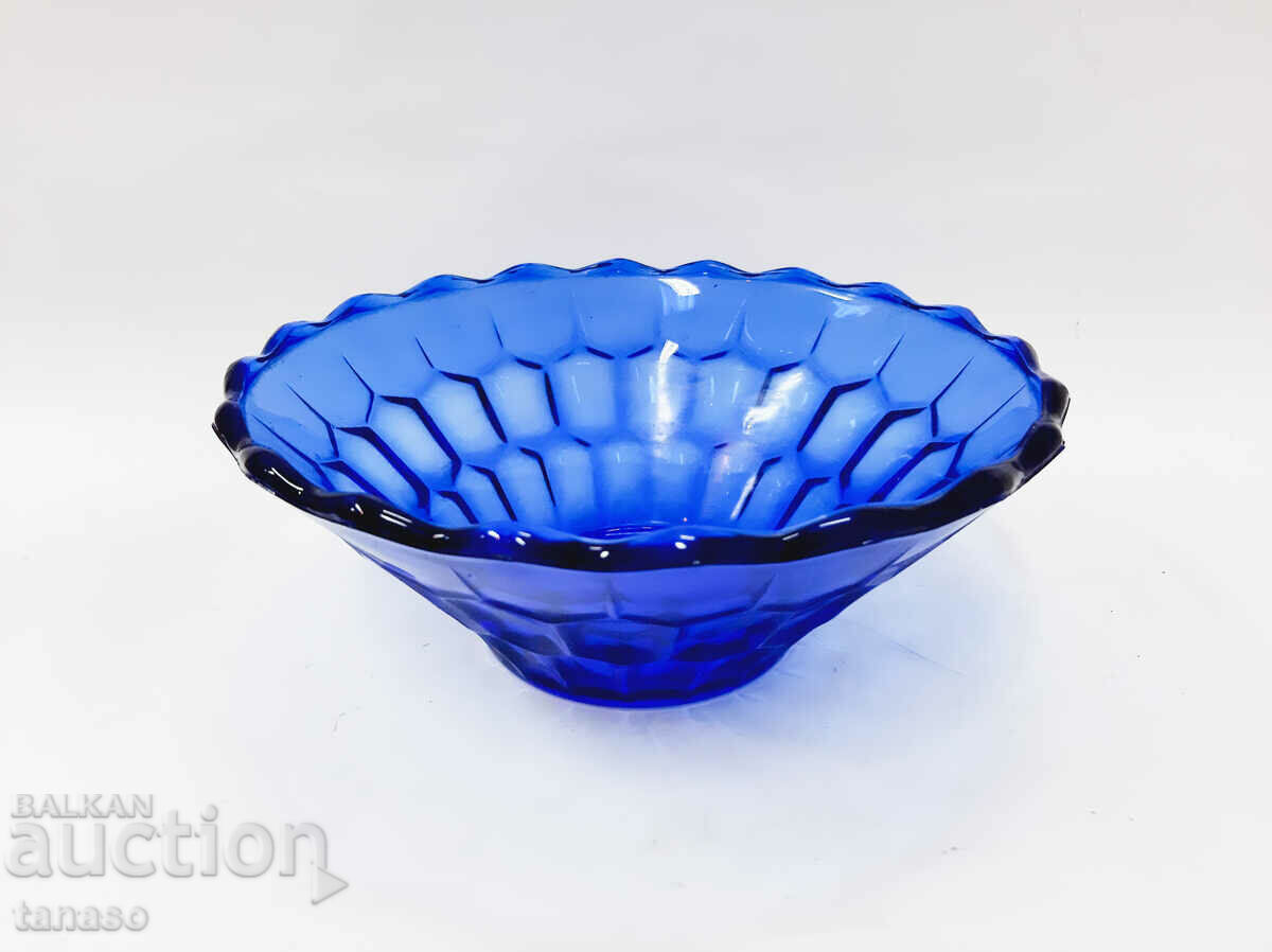 Стара стъклена фруктиера, цветно стъкло(7.2) с цена 50.00 лв. | € 25.56 Стара стъклена фруктиера, цветно стъкло(7.2) с цена 50.00 лв. | € 25.56