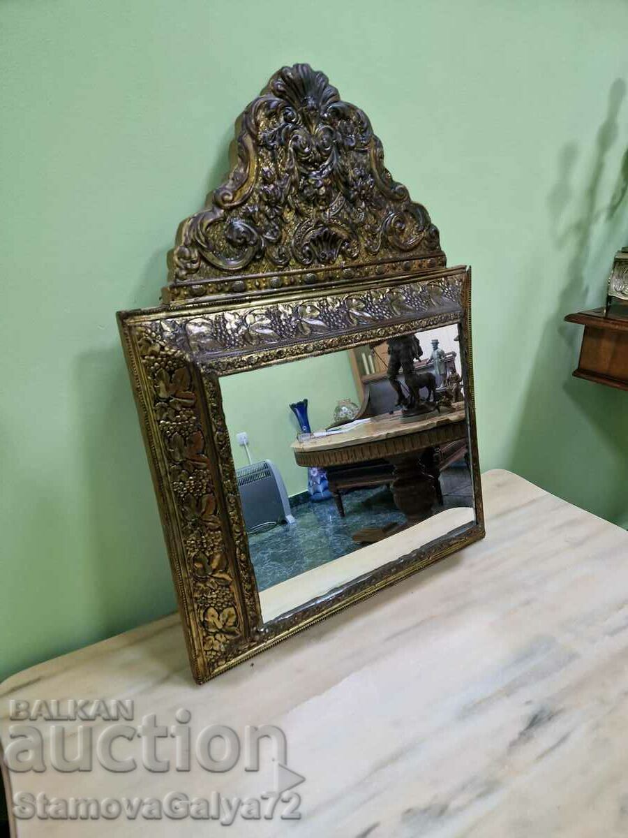 Frumoasă oglindă franceză antică cu accesorii din alamă