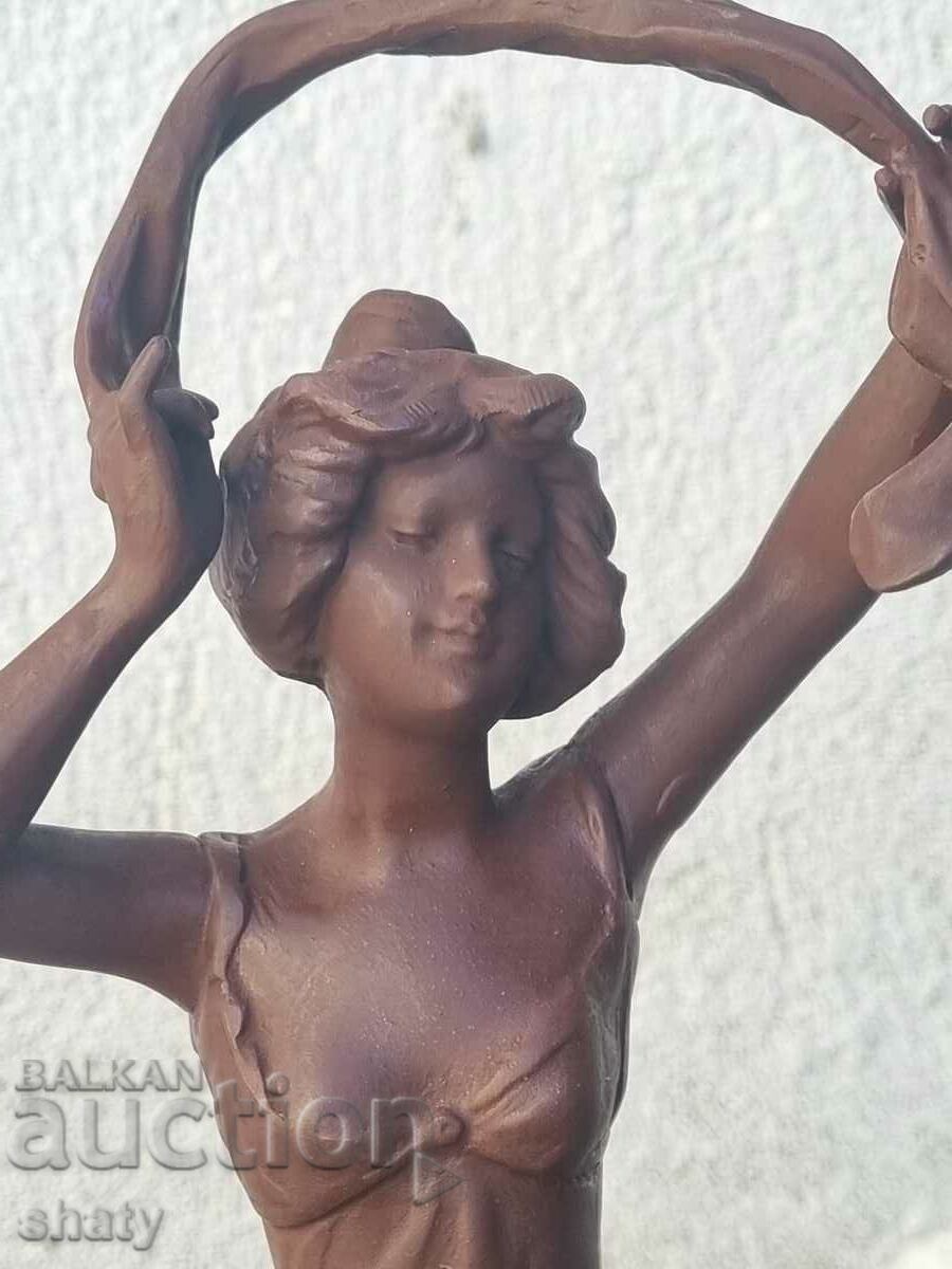 Παλιό μεταλλικό γλυπτό. Εικόνα με τιμή 185.00 BGN | € 94.59 Παλιό μεταλλικό γλυπτό. Εικόνα με τιμή 185.00 BGN | € 94.59