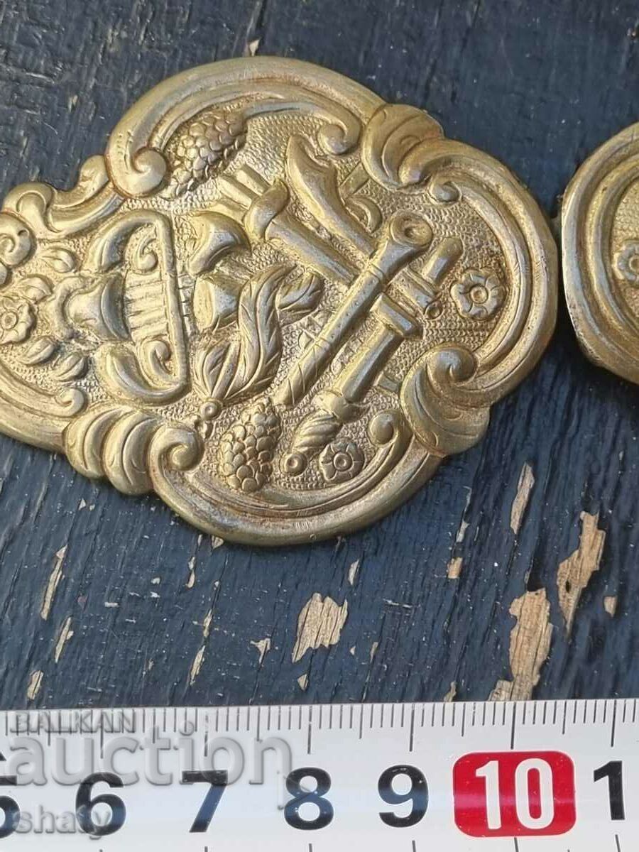 Ασημένια παστάκια. με τιμή € 200.00 | 391.17 BGN