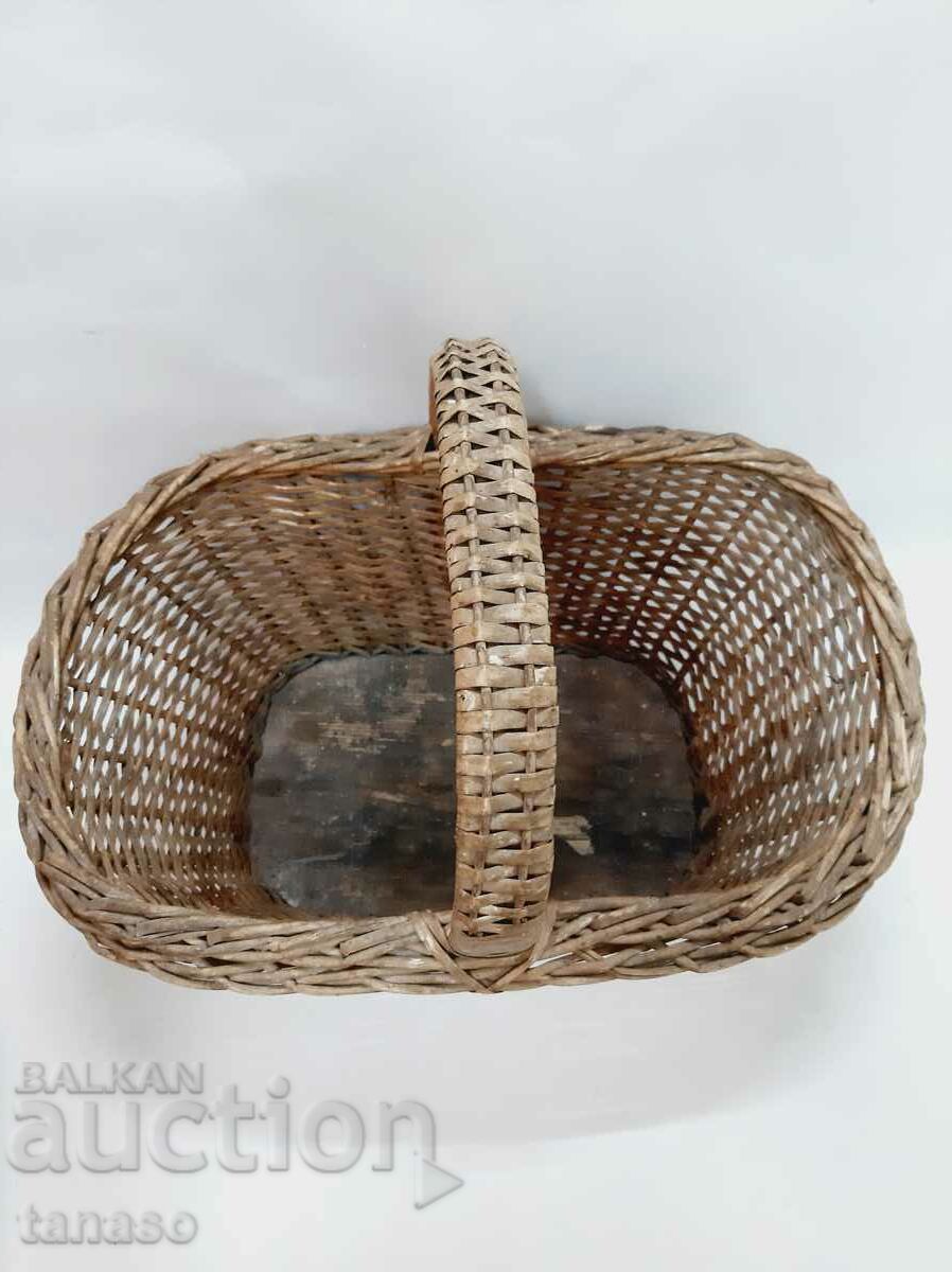 Old Large Preserved Picnic Basket(6.1) with price 38.00 BGN | € 19.43 Old Large Preserved Picnic Basket(6.1) with price 38.00 BGN | € 19.43