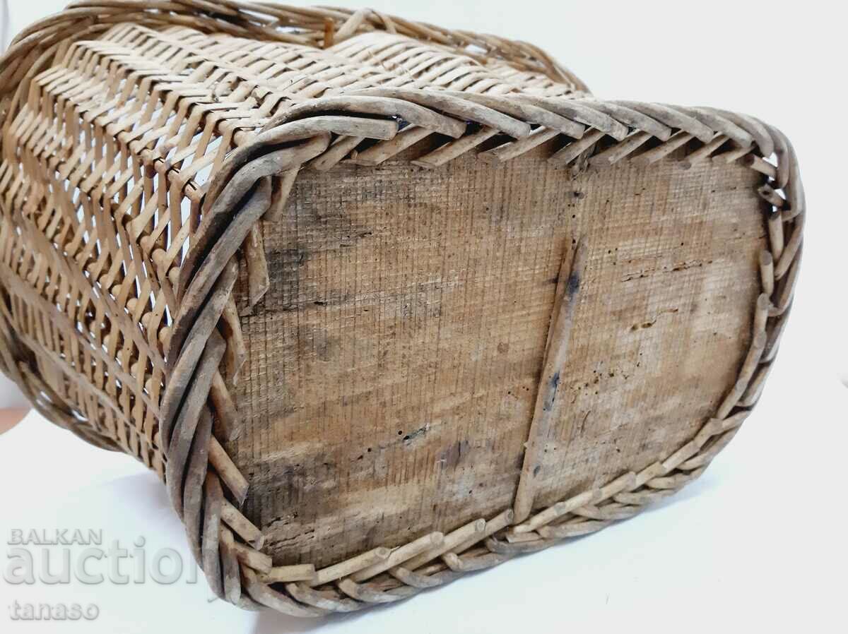 Old Large Preserved Picnic Basket(6.1) - 6 Old Large Preserved Picnic Basket(6.1) - 6