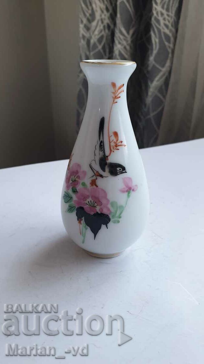Delivery of Antique Chinese porcelain vase