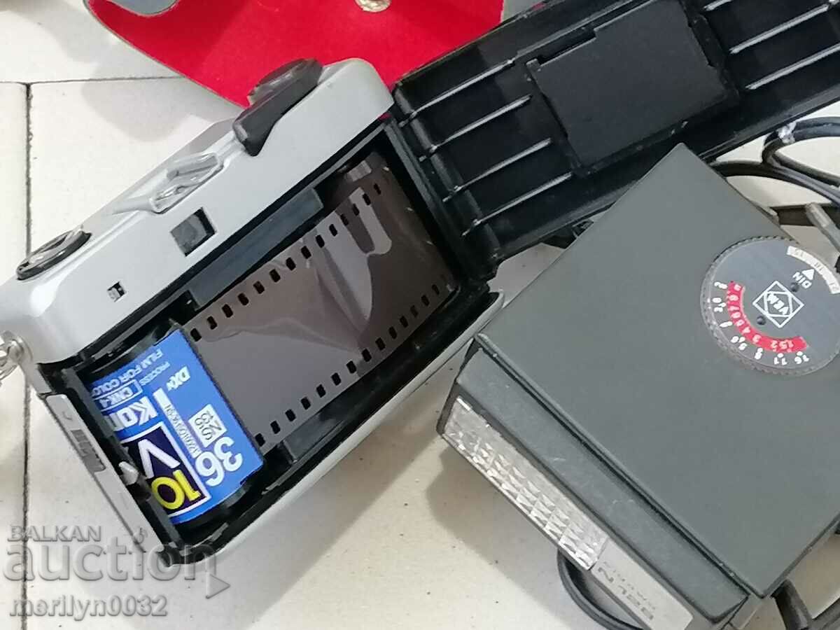 Delivery of Camera with case Beirette with flash DDR photo Delivery of Camera with case Beirette with flash DDR photo