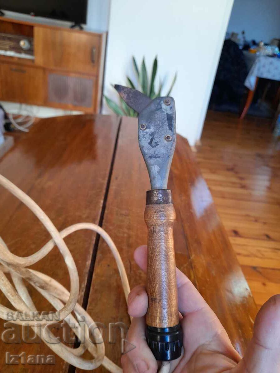 Fier de lipit vechi cu preț 15.00 BGN | € 7.67