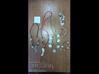 Jewelery and ornaments lot 19