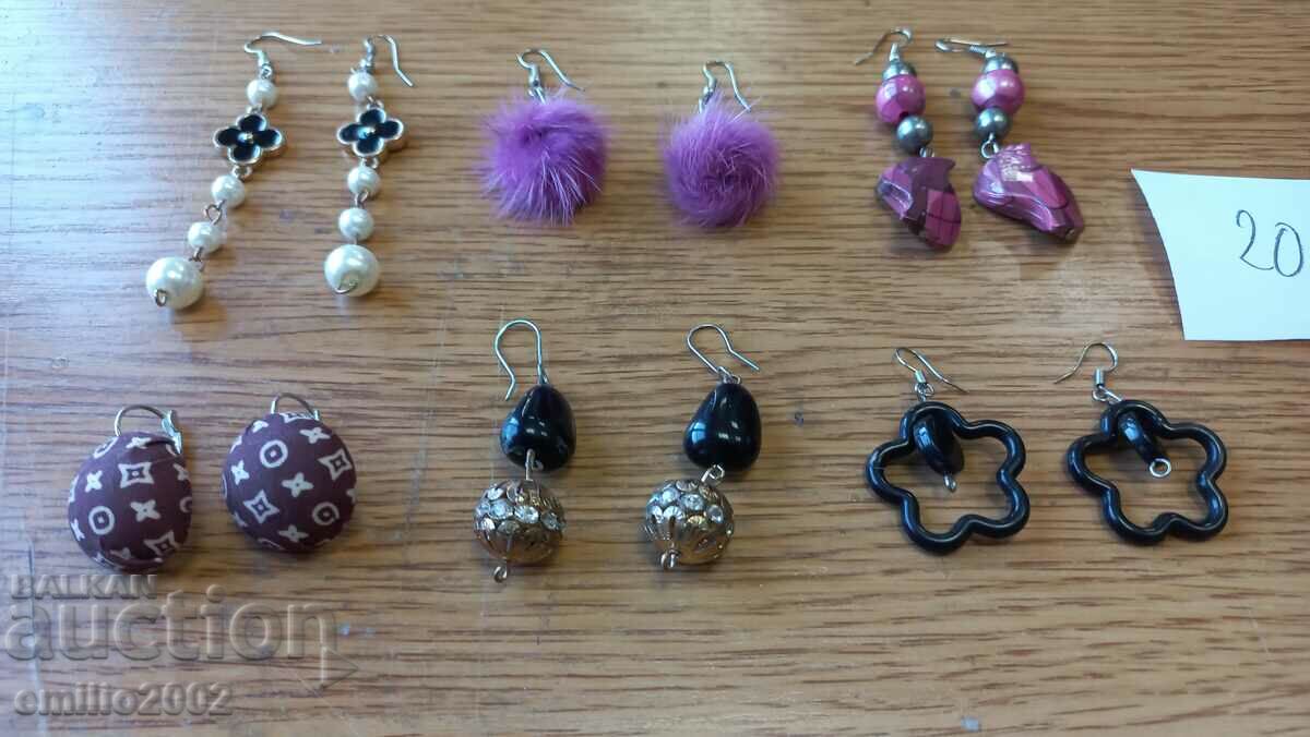 Auction  Jewelery and ornaments lot 20