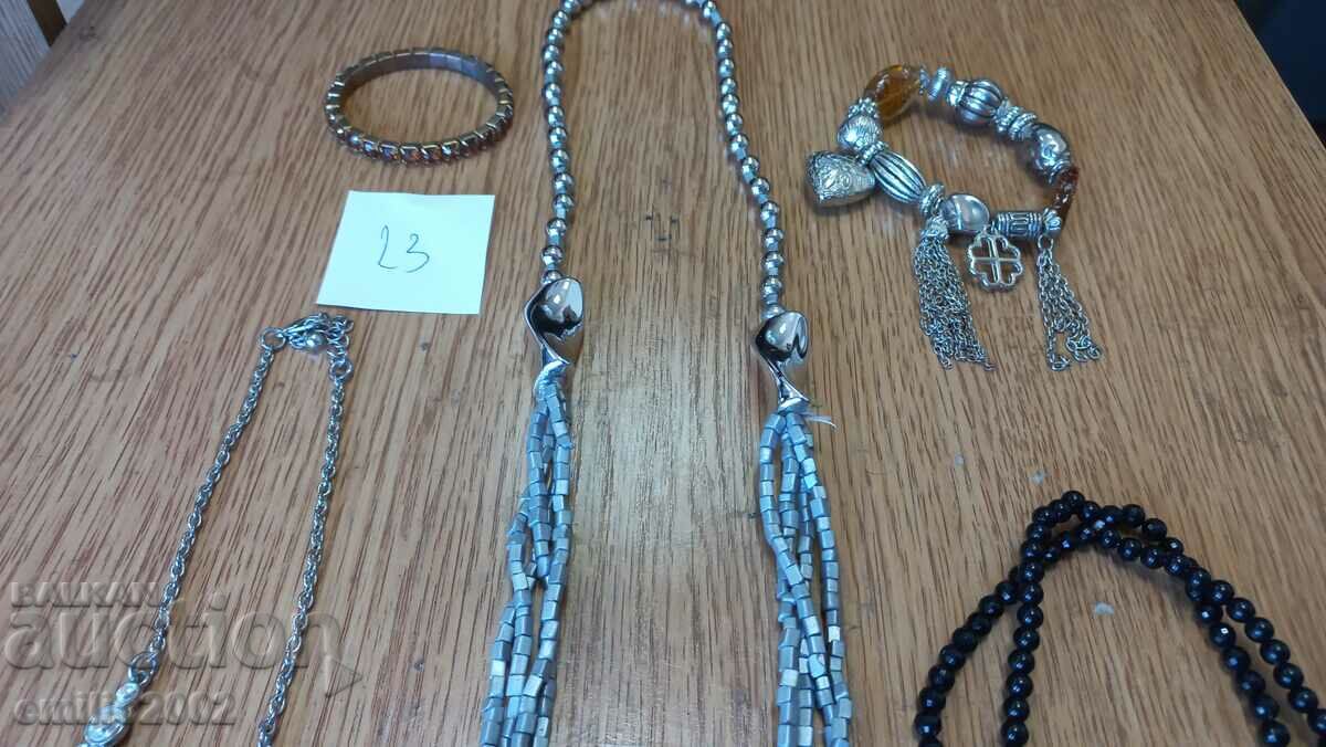 Auction Jewelery and ornaments lot 23 Auction Jewelery and ornaments lot 23