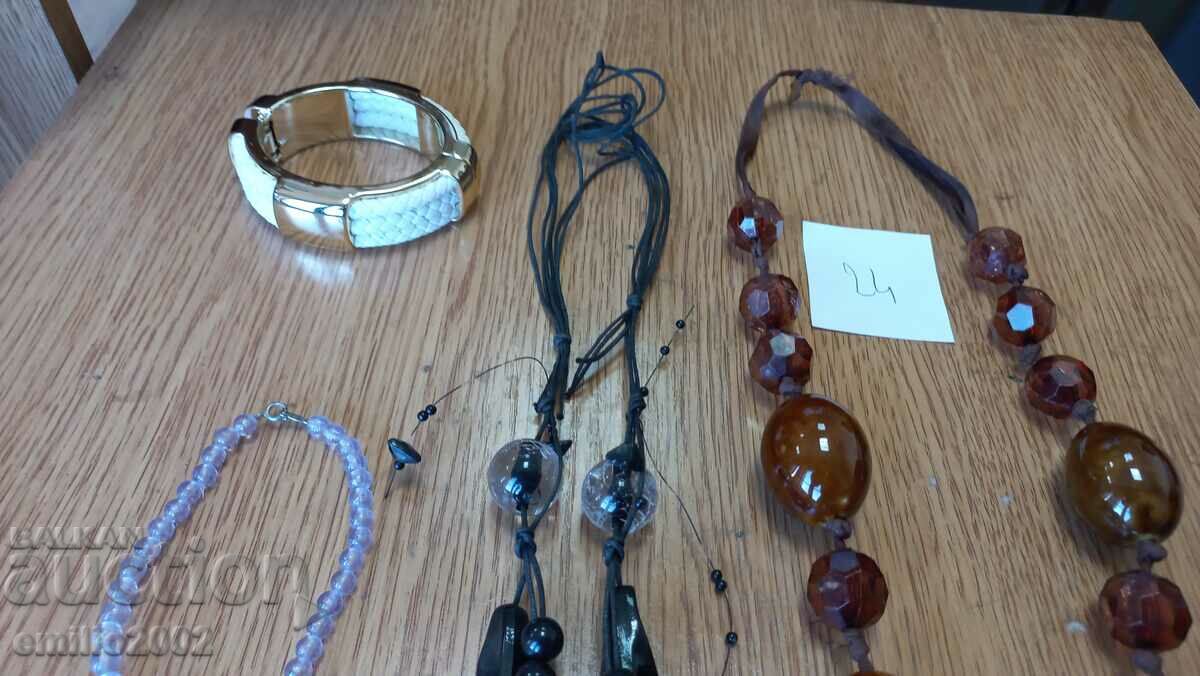 Auction Jewelery and ornaments lot 24 Auction Jewelery and ornaments lot 24