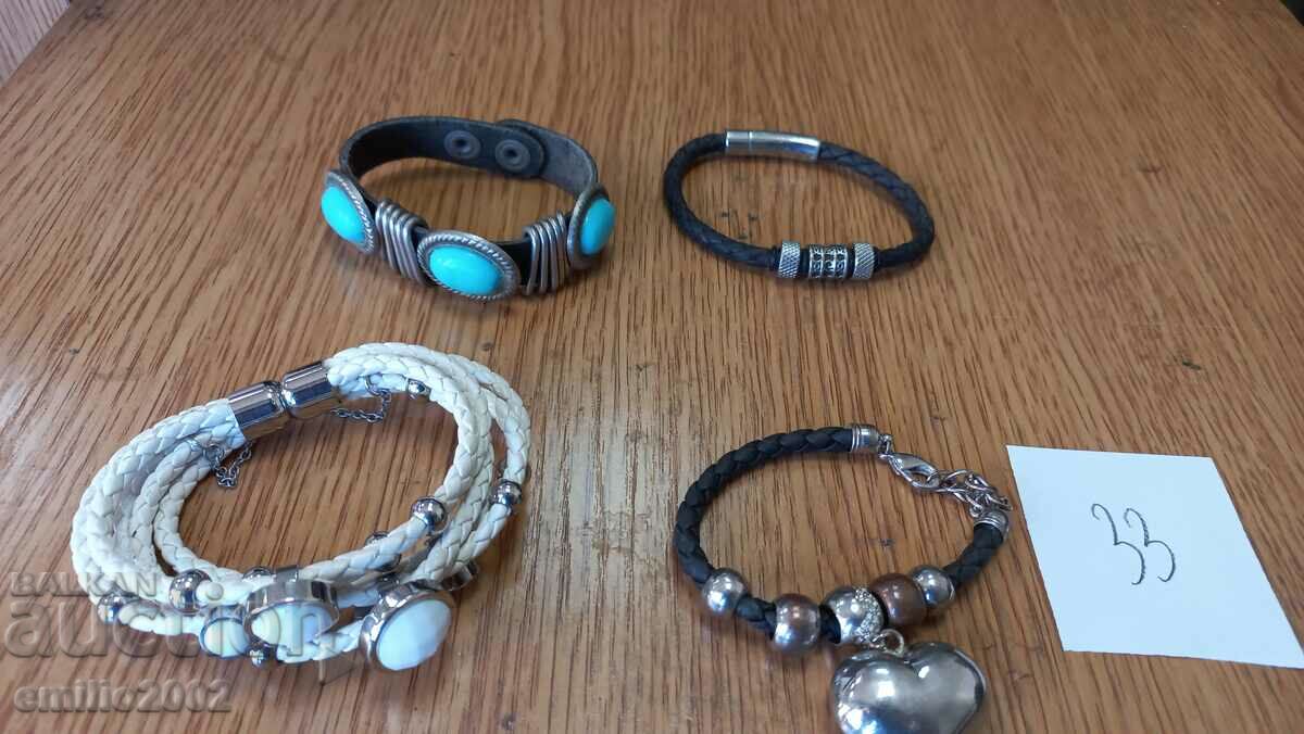 Auction  Jewelery and ornaments lot 33