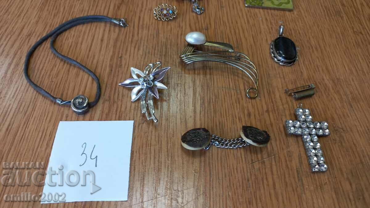 Jewelery and ornaments lot 34 with price 9.00 BGN | € 4.60