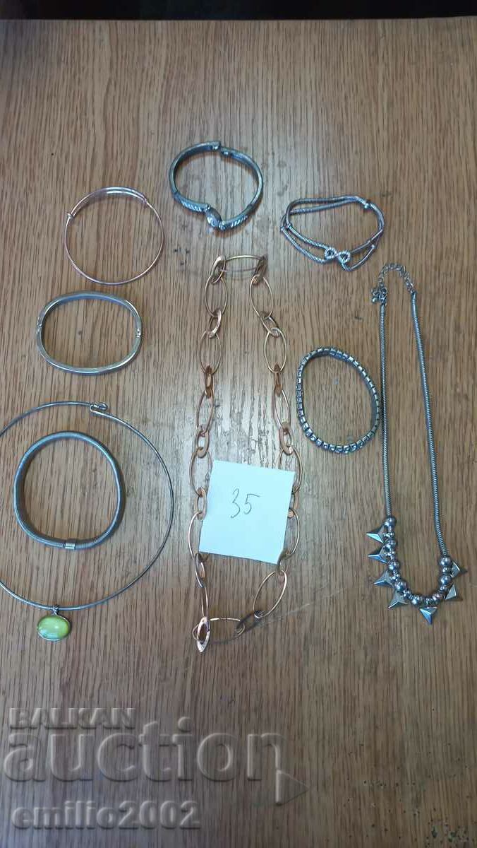 Jewelery and ornaments lot 35