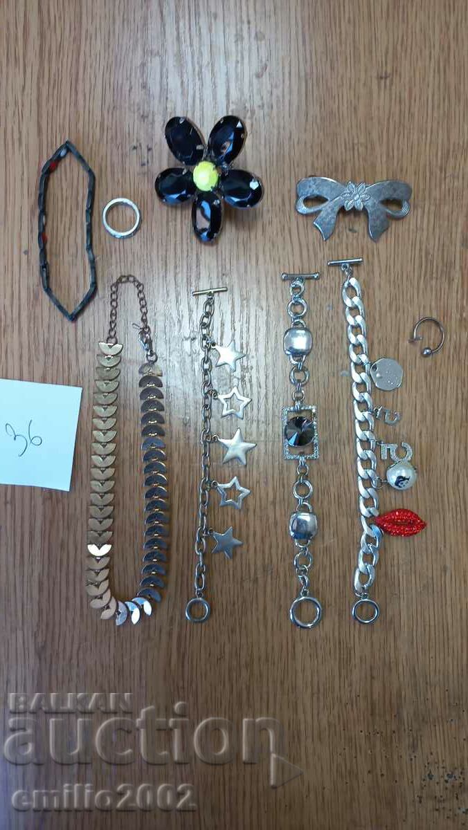 Jewelery and ornaments lot 36