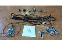 Jewelery and ornaments lot 44