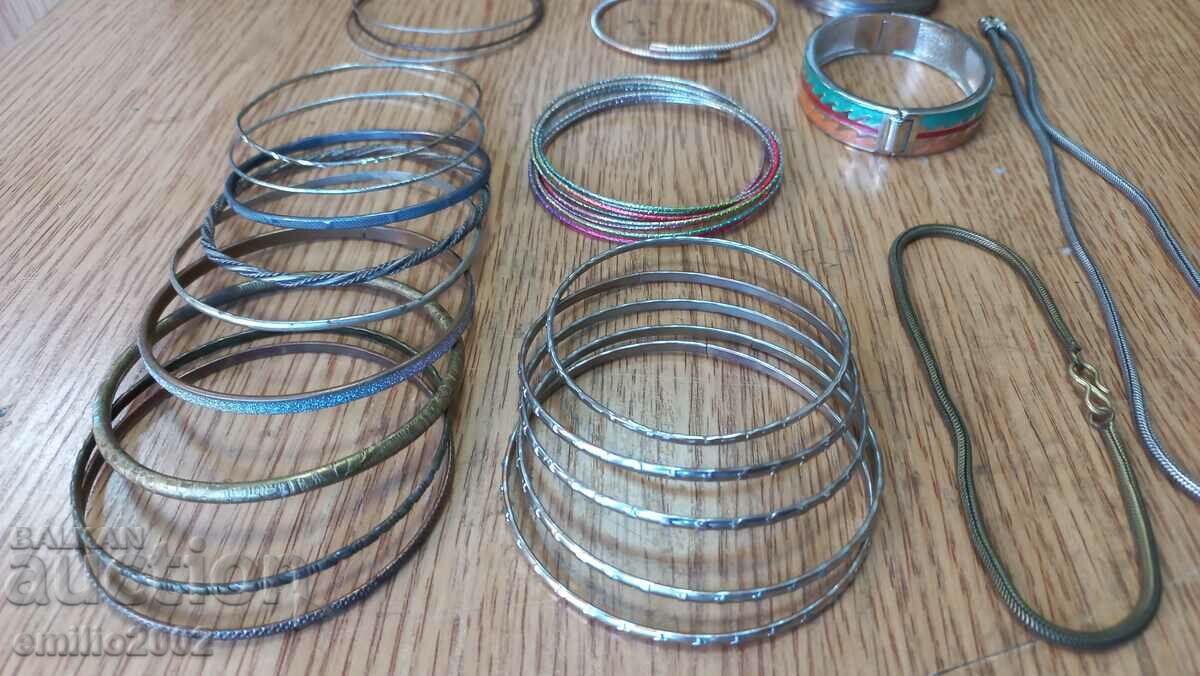 Jewelery and ornaments lot 40 with price 9.00 BGN | € 4.60 Jewelery and ornaments lot 40 with price 9.00 BGN | € 4.60