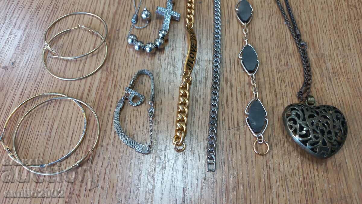 Jewelery and ornaments lot 38 with price 9.00 BGN | € 4.60
