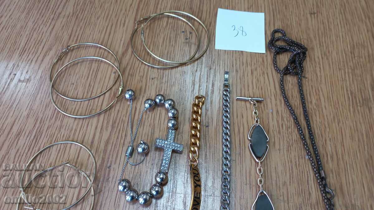 Auction  Jewelery and ornaments lot 38