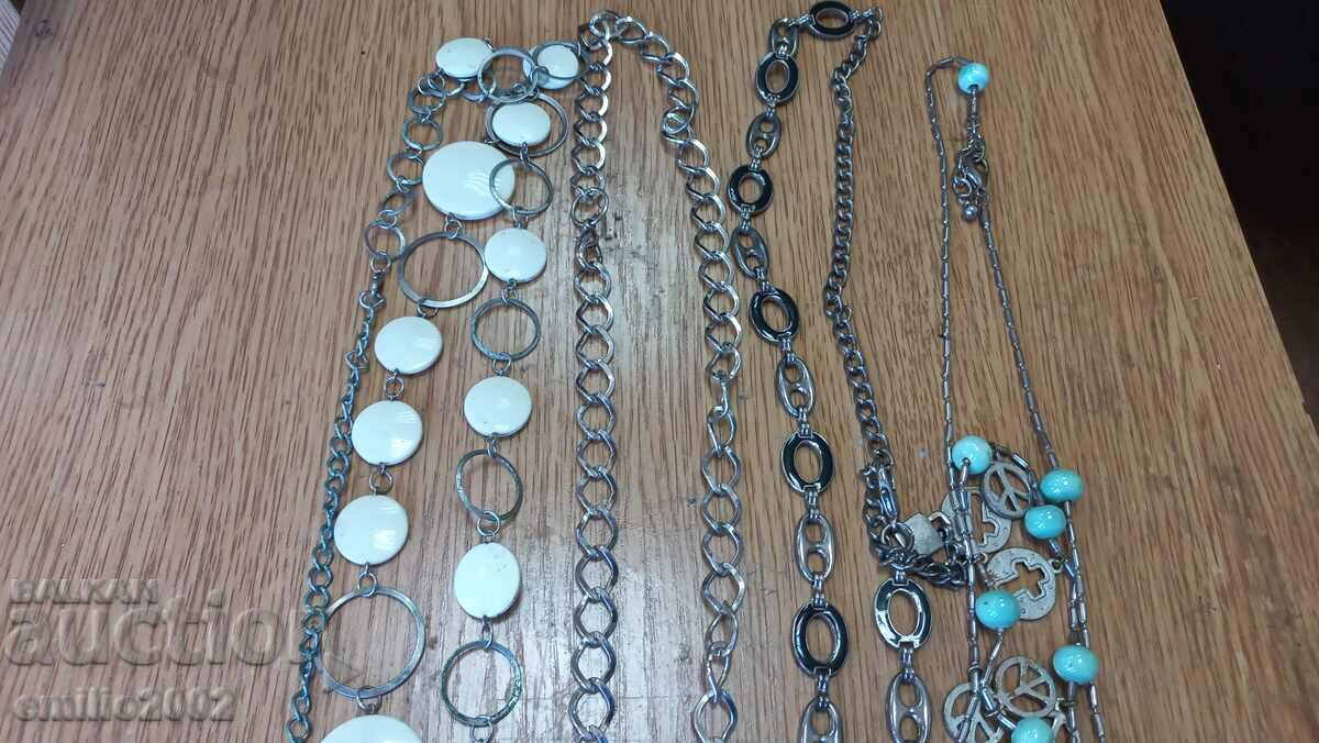 Auction Jewelry adorns women's belts Auction Jewelry adorns women's belts