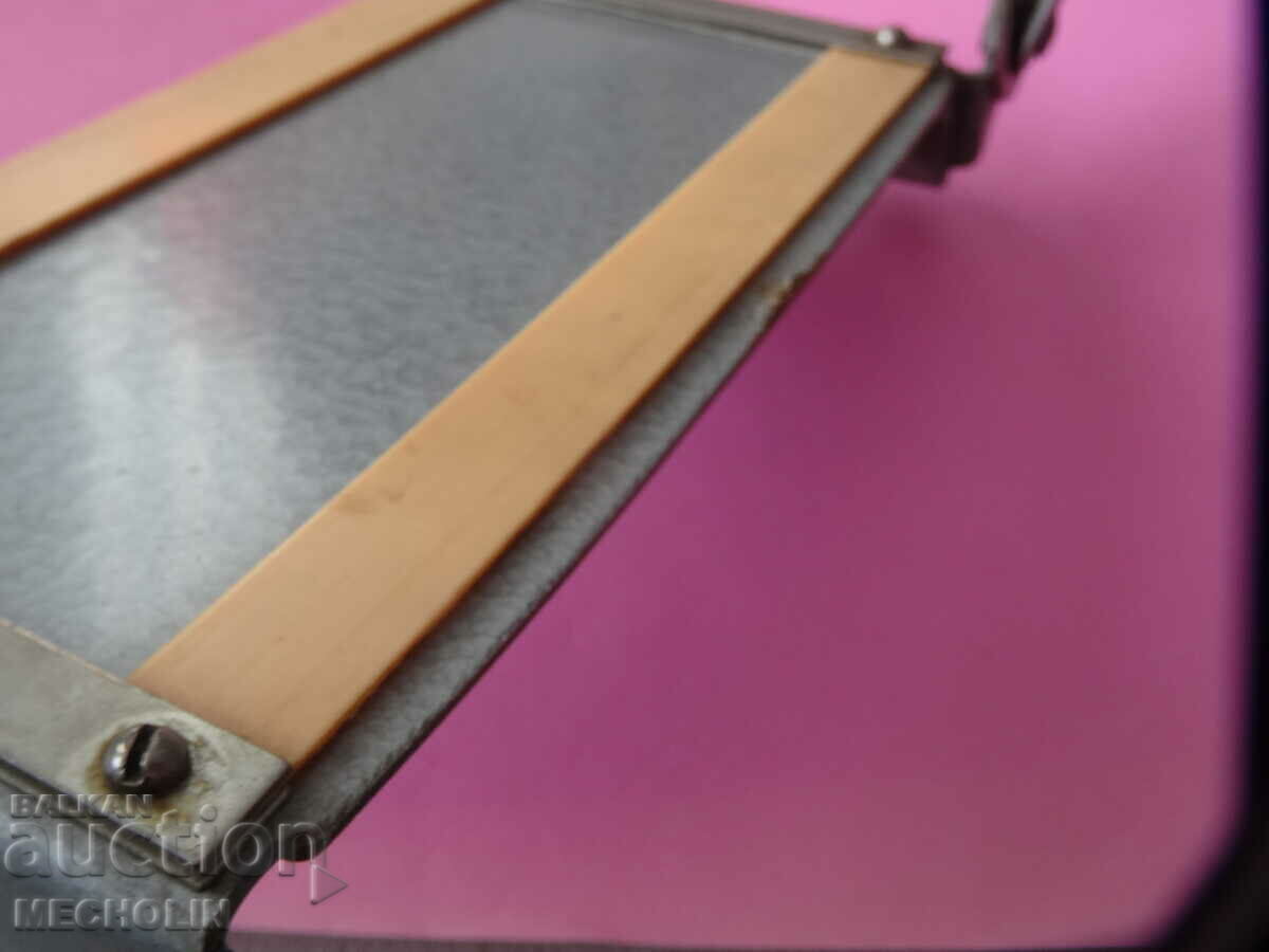 Livrarea GUILOTINA RETRO / FOTO CUTTER Livrarea GUILOTINA RETRO / FOTO CUTTER