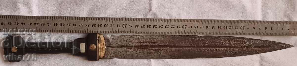 Delivery of Dagger replica Delivery of Dagger replica