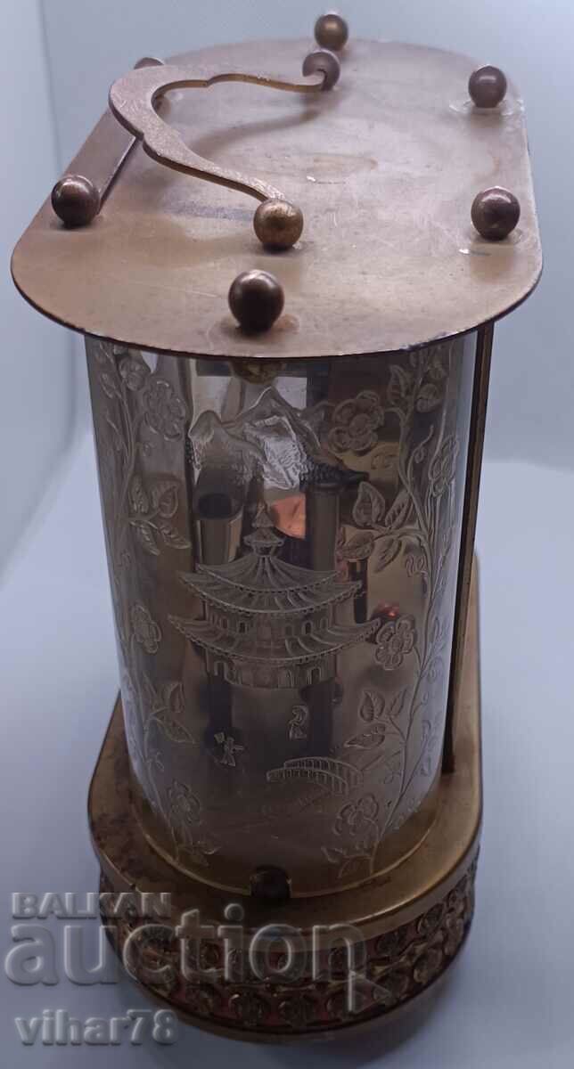 Παράδοση Παλιό μουσικό επιτραπέζιο ρολόι