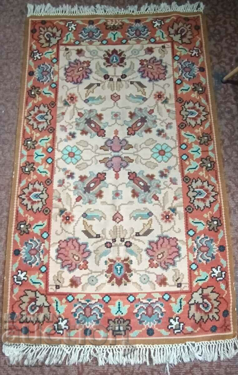 Стар килим номер 3